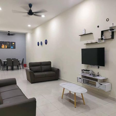 My Homestay Sitiawan - Astronaut Space House 8 Pax Экстерьер фото